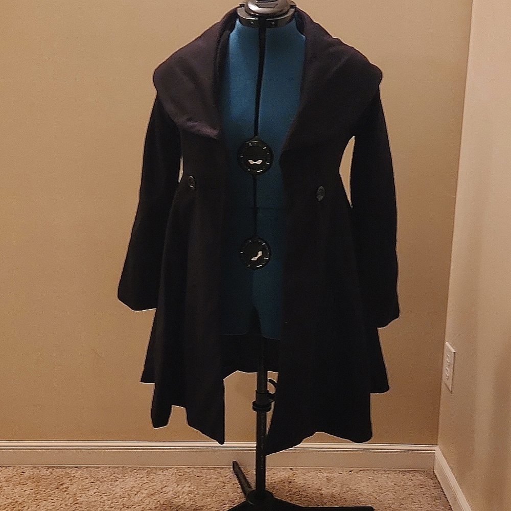 So sharp, black fall swing coat